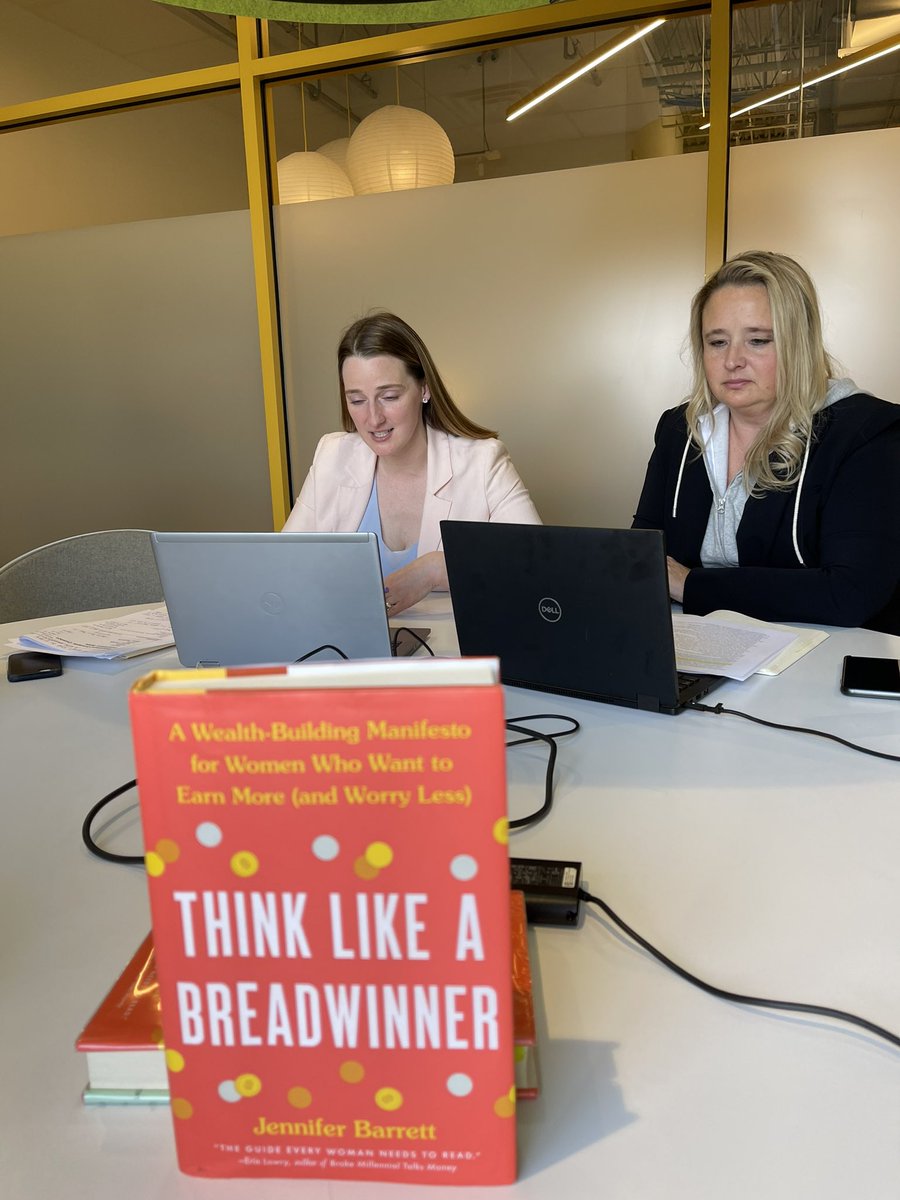 Our women money and power class in action - Daly Andersson, CFA, CFP sharing about stocks, bonds and diversity. Love our text - class is rocking and rolling #Breadwinner #ILLINOIS #Investing <a href="/JBarrettNYC/">Jennifer Barrett</a>