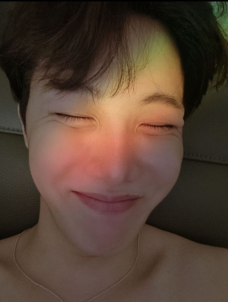FaridaCah1's tweet photo. Uri sunshine,lama gk ikut #ARSD karena gw di pondok huhuhu miss you #JHOPE
#ARSDSelcaDay #ARMYSelcaDay https://t.co/OWgrfJMe1x