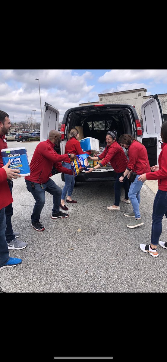 Styledby1913's tweet photo. It was HUMANE-LY possible for this supply drive to be a success!! Thank you to t2048 and t0731 for this amazing volunteer collaboration for @humaneindiana #targetgivesback #volunteer #humaneinduana @DeenaTarget @DaisyR34 @ErinHostinsky @mmarie276 @Juli_Rojas0731 https://t.co/bb1hWefHDi
