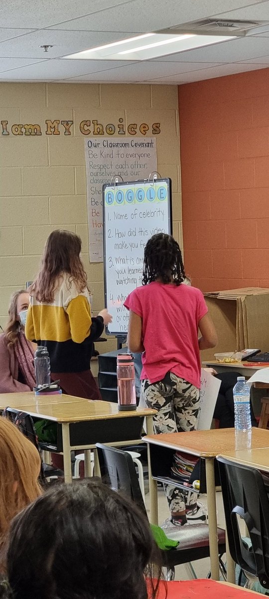 gwgthunder's tweet photo. Today we met our mentor, @zbpipe and had an enlightening conversation about future plans! Great way to start off the season. #girls #girlpower #creative #gwg #girlswhogame #girlbosses @KatPapulkas @stjthunder @MissDawson33 @gangl_miss https://t.co/giLxdqnoin