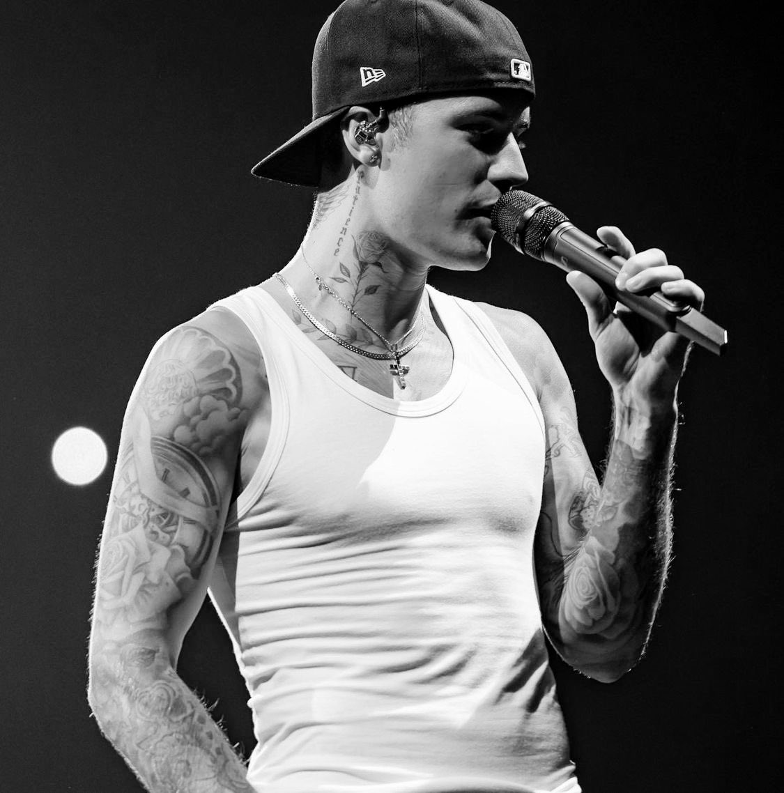 biebernovidade's tweet photo. FALA MESMO! New York Post publicou: "Não parece justo que Justin Bieber, que cantou seu sucesso de bilheteria 'Peaches', saiu vazio de oito indicações para seu álbum de retorno 'Justice'… Desculpe, mas o Biebs merecia coisa melhor." https://t.co/cFbITs1BMw