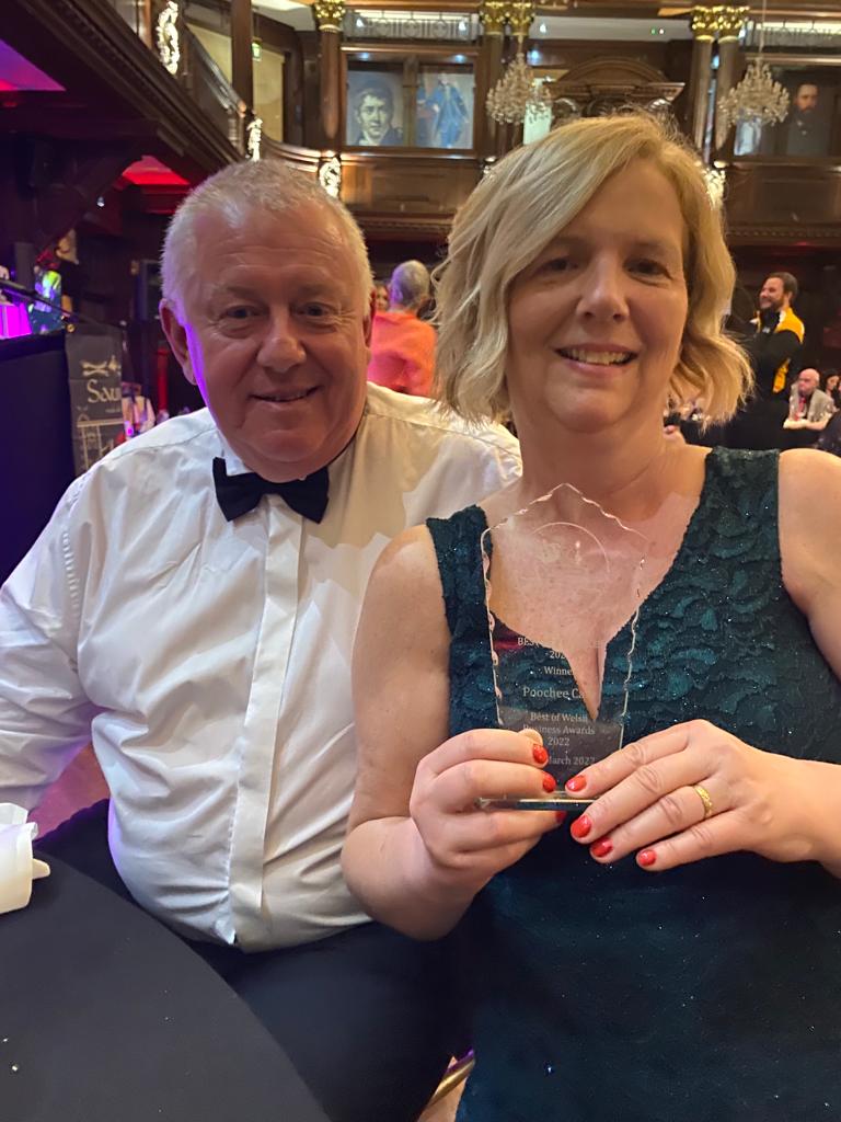 ChrisARoberts's tweet photo. What a week: visit to @Crewe_Hall; spa/swim; my client @PoocheeC wins top Welsh award; 3 bouquets; Thai dinner & afternoon tea for #MothersDay; thrilled to see #Roman hoard @MuseumAthelstan; boarded the #Digibus & retirement do. See more: https://t.co/eM3e6ki7Az.
#journorequest https://t.co/jnXRO2e6Bo