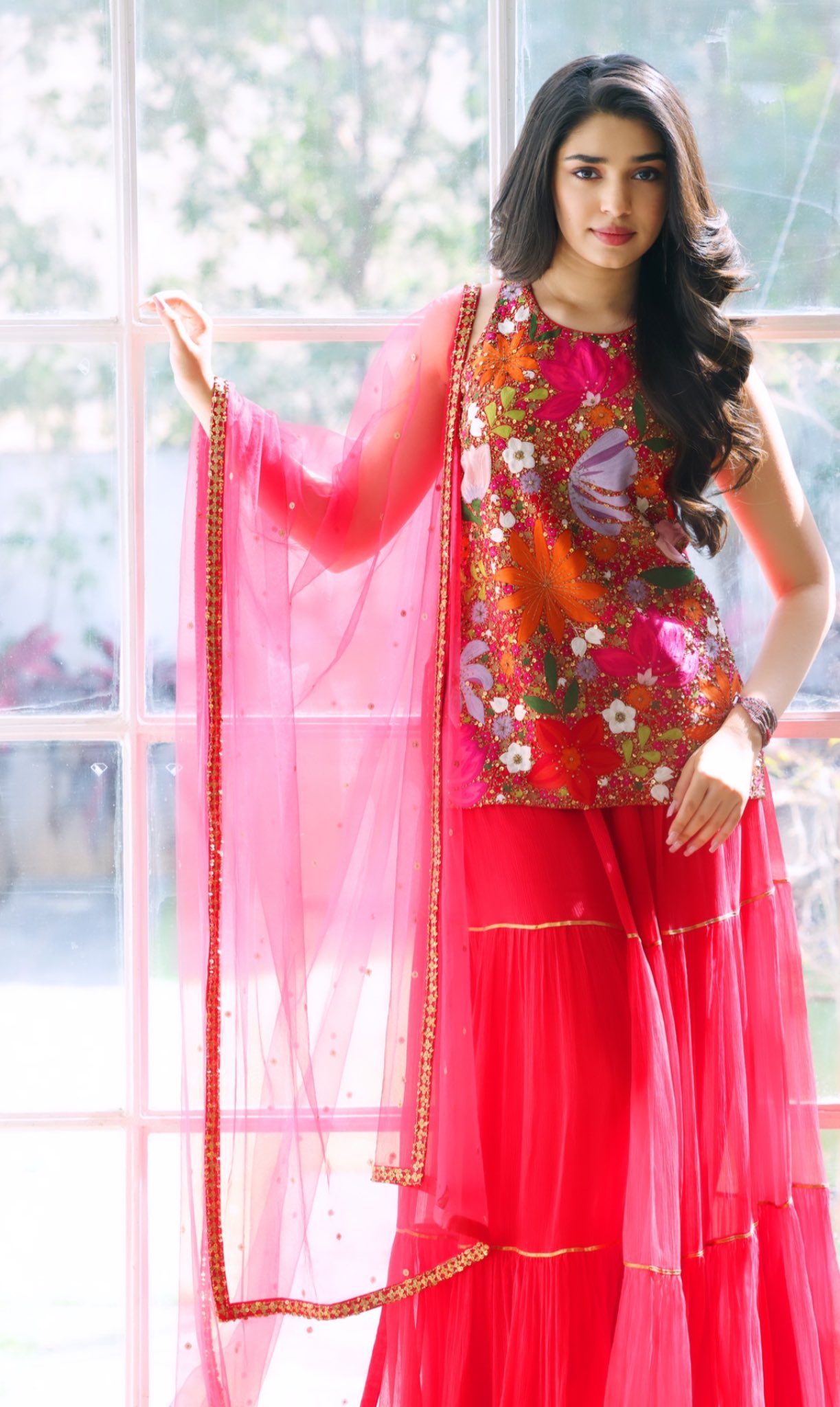 Hot Heroine Krithi Shetty in sleeveless Saree