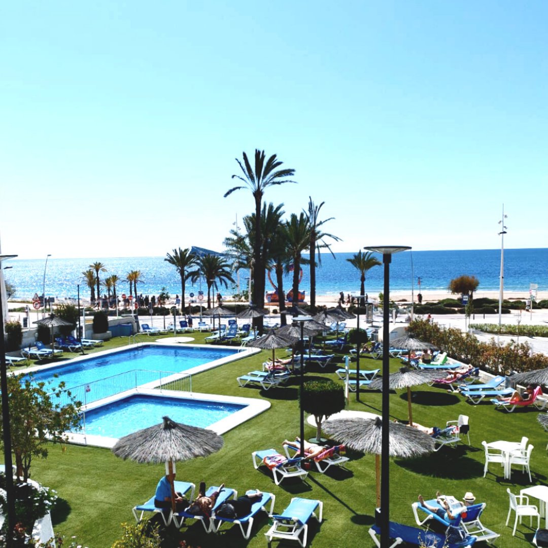 ¿Has disfrutado ya de la piscina del Poseidon Playa? 🌞

Ven a visitarnos esta Semana Santa y disfruta de las fabulosas vistas de la Playa de Poniente, mientras te pegas un chapuzón en nuestra piscina exterior.

#hotelesposeidon #vacaciones #hotelesenbenidorm #holidays