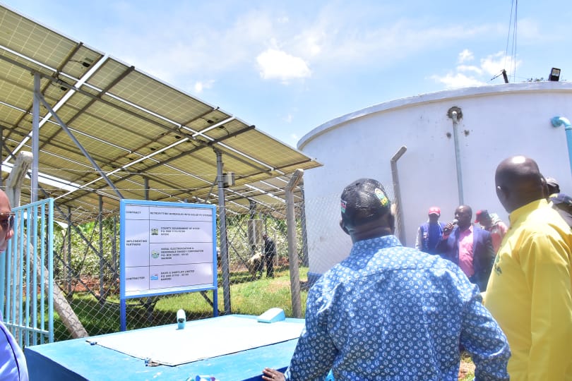 GovernorKahiga's tweet photo. Together with Hon. Eric Wamumbi, we commissioned Ndima-ini Solar Powered Borehole in Konyu ward, Mathira East.

The borehole pumps 41m3 per hour which is enough to supply water to over 1,000 households for domestic use at the area. https://t.co/O6lgcThLQo