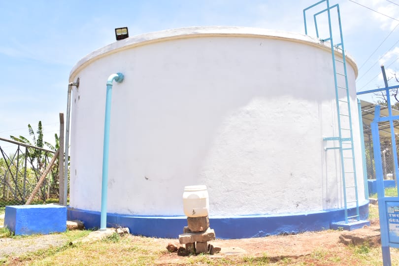 GovernorKahiga's tweet photo. Together with Hon. Eric Wamumbi, we commissioned Ndima-ini Solar Powered Borehole in Konyu ward, Mathira East.

The borehole pumps 41m3 per hour which is enough to supply water to over 1,000 households for domestic use at the area. https://t.co/O6lgcThLQo