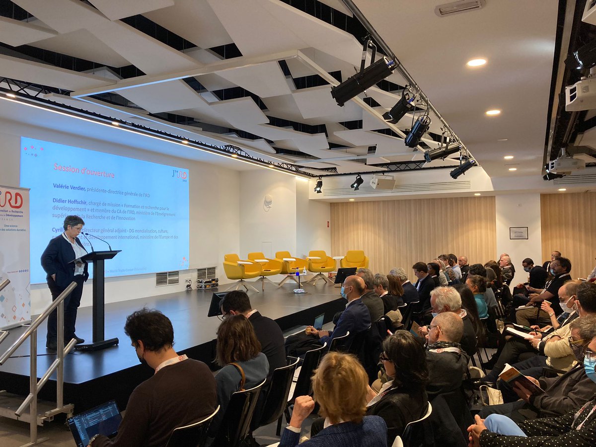 ird_fr's tweet photo. #JIRD | @V_Verdier_IRD a officiellement lancé les Journées du réseau de l’#IRD : 3 jours d'échanges et de débats pour nourrir la déclinaison concrète des objectifs stratégiques de l'IRD, pour continuer de renforcer la trajectoire de l'Institut et consolider son avenir. https://t.co/FI8M4ZuTYM