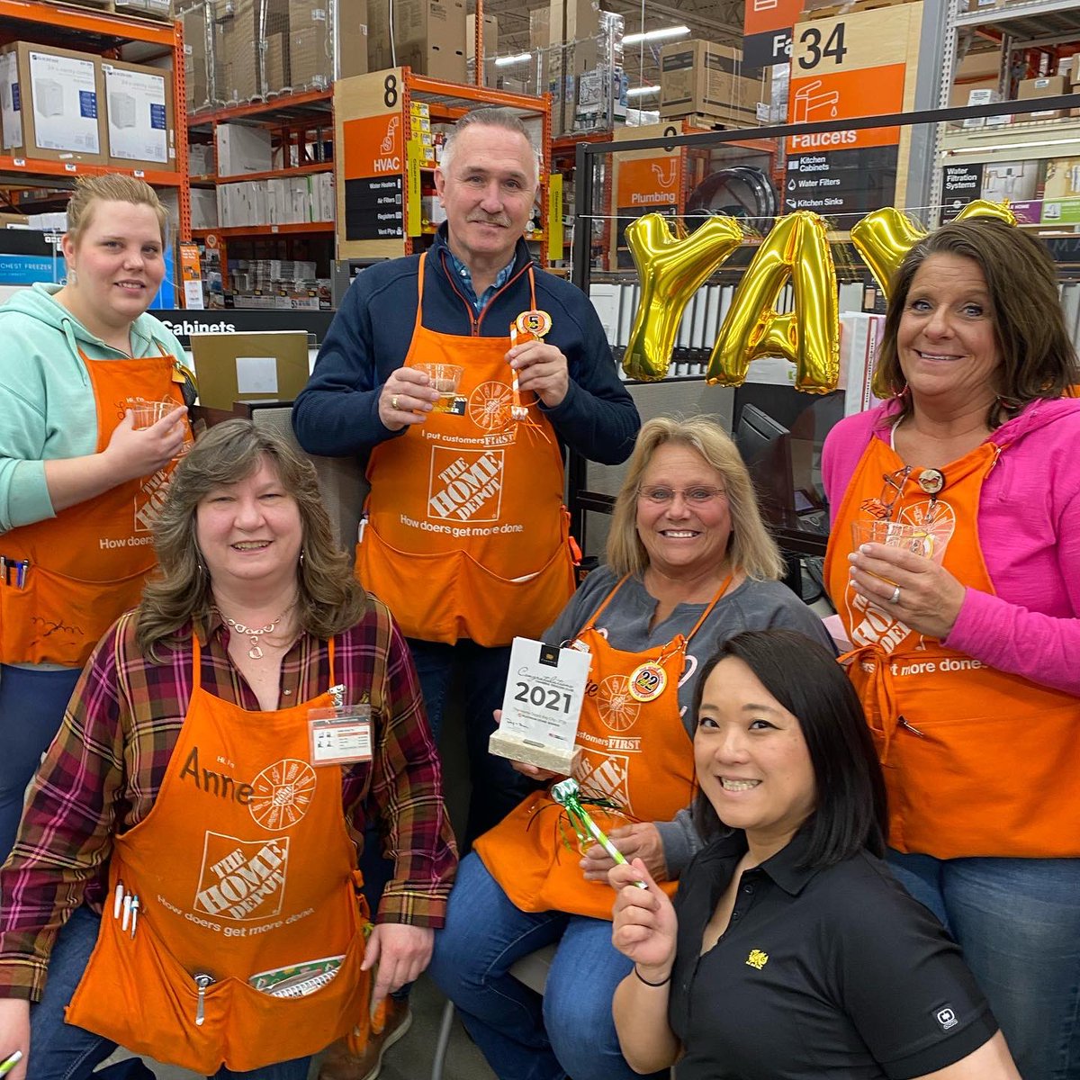 HQueenofdragons's tweet photo. CONGRATULATIONS @HomeDepot2739 for being 10th place in the nation selling Cambria! You are amazing and I appreciate all of your support! Let’s celebrate again next year! #thd2739 #homedepot #dragonclub #platinumdragonclub @CambriaSurfaces @HomeDepot https://t.co/cEXtf3OTSJ