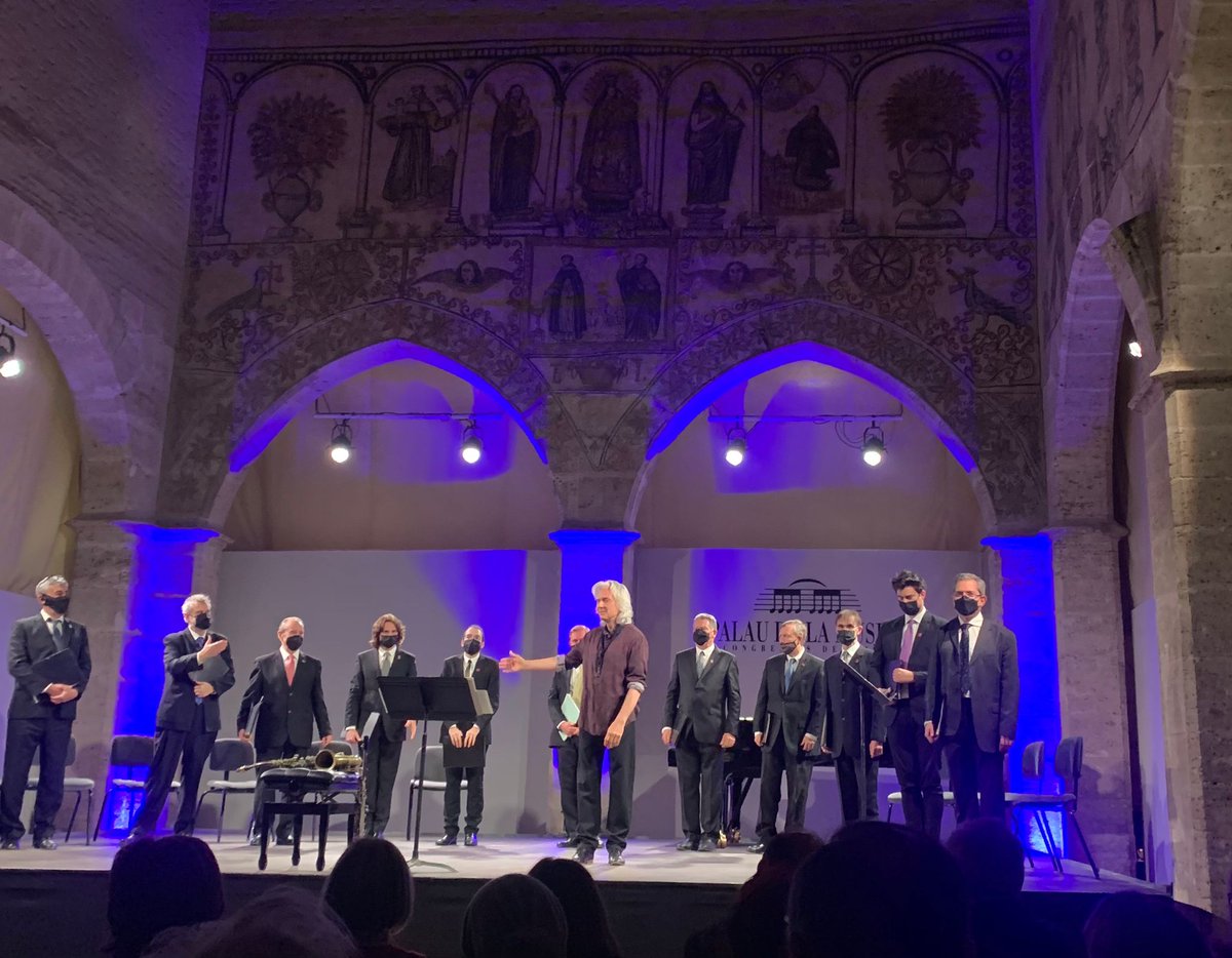 CorLluisVich's tweet photo. Ahir de vesprada a l'Almudí, concert amb Perico Sambeat #Discantus dins el @FestivalMHA Músiques Religioses del Món. Fantàstic lloc i molt de públic. https://t.co/wPtC85icX1