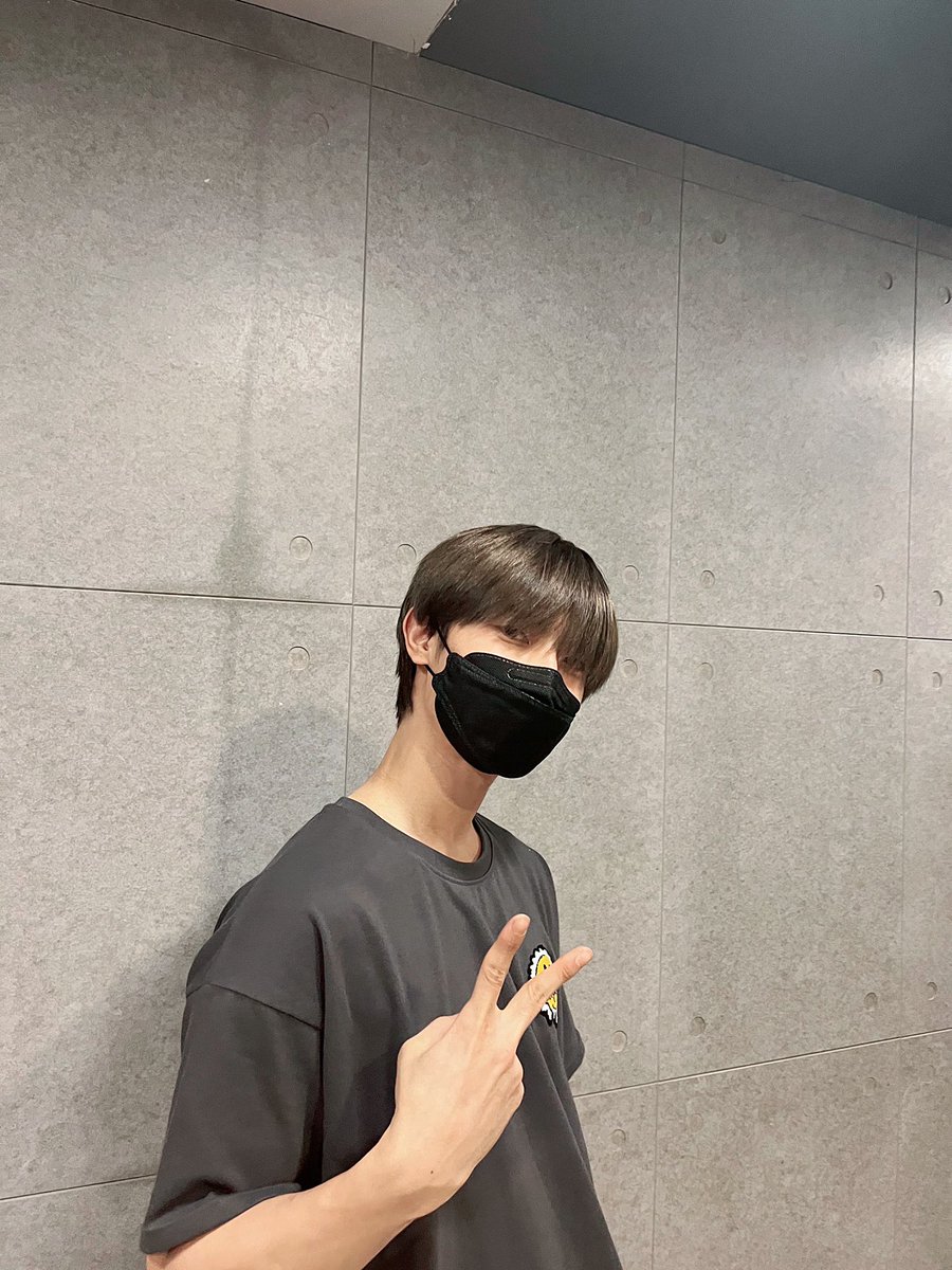 official_ONEWE's tweet photo. [#PHOTO_BY_ONEWE]

멋있는 강현이 마스크💕

#ONEWE #원위 #용훈 #강현 https://t.co/NR1QCZOb2d