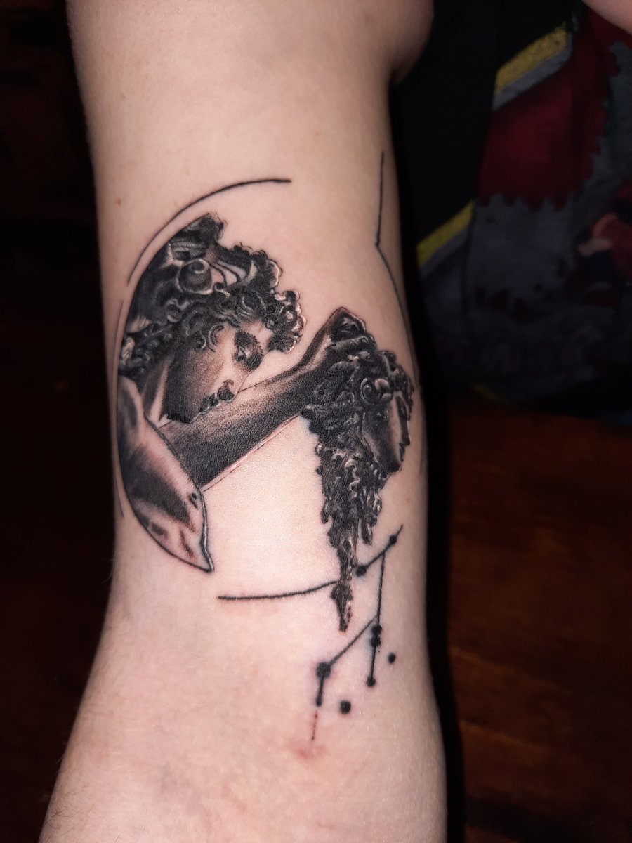 atomic_harri's tweet photo. ya boi's got tattoos now https://t.co/RvpYqRw9rK