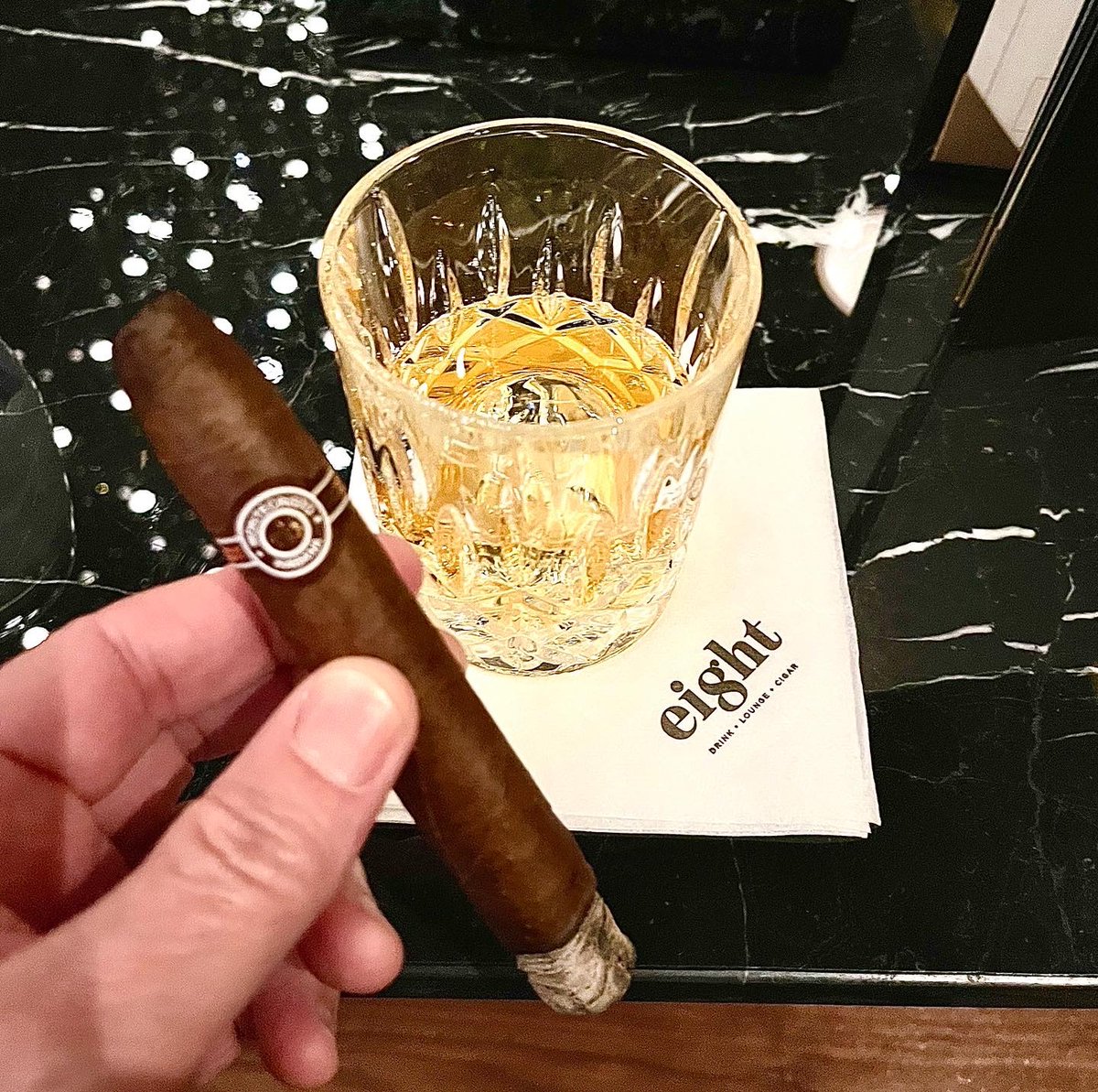CaddyCigar's tweet photo. Montecristo #2 Habana at Eight Cigar Lounge in Vegas 👍🏽      #Vegas #LasVegas https://t.co/QVZSOxdHx2