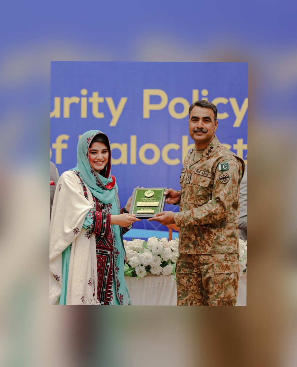 Anamkhair8's tweet photo. Being presented the shield for Project Pakistan Conference as a member of the team by none other than the charismatic Corps Commander Balochistan!!😊 https://t.co/dOoWqiaiGs