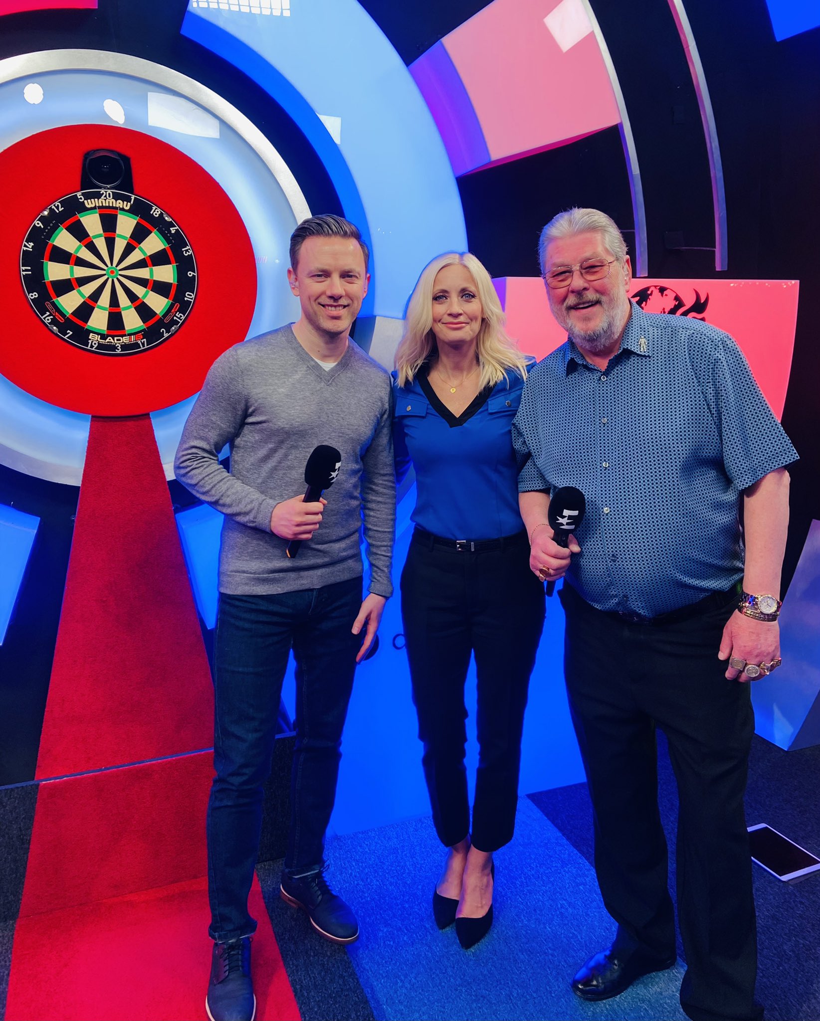 Lynsey Hipgrave Twitter: "Day 3 at the Lakeside with @wolfiedarts and @TheAsset180 as the seeded players enter the draw at the @DartsWDF World Championship. We are live @eurosport and @discoveryplus.