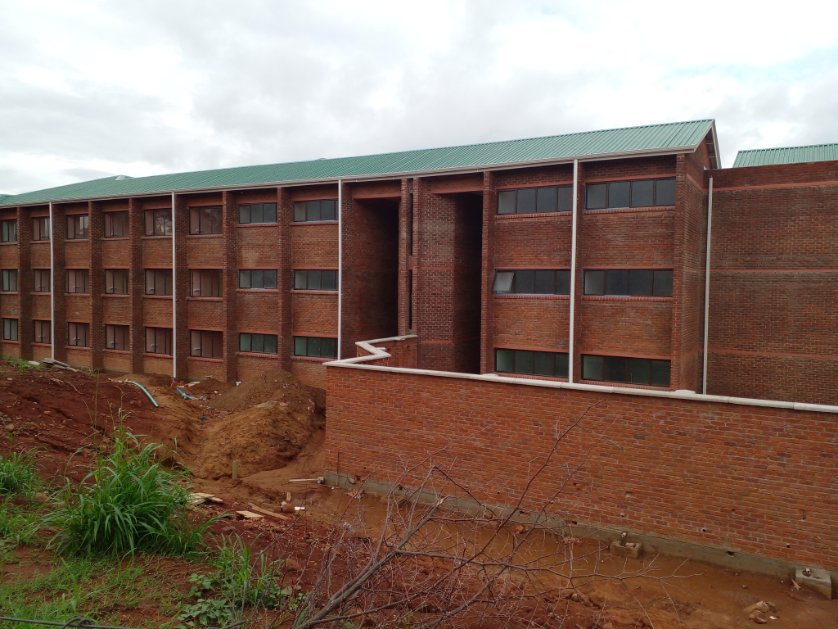 ZicosuNEC's tweet photo. BINDURA UNIVERSITY OF SCIENCE EDUCATION (BUSE Female halls of Residence is 90% of completion. 

#Trust  our Government 
#Brick By Brick.
#Students4ED https://t.co/o31MnrHtKO