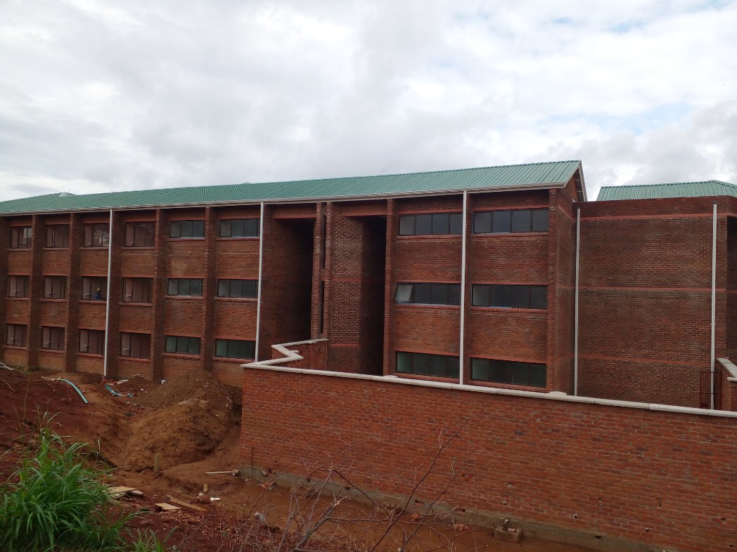 ZicosuNEC's tweet photo. BINDURA UNIVERSITY OF SCIENCE EDUCATION (BUSE Female halls of Residence is 90% of completion. 

#Trust  our Government 
#Brick By Brick.
#Students4ED https://t.co/o31MnrHtKO