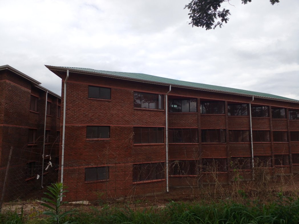 ZicosuNEC's tweet photo. BINDURA UNIVERSITY OF SCIENCE EDUCATION (BUSE Female halls of Residence is 90% of completion. 

#Trust  our Government 
#Brick By Brick.
#Students4ED https://t.co/o31MnrHtKO