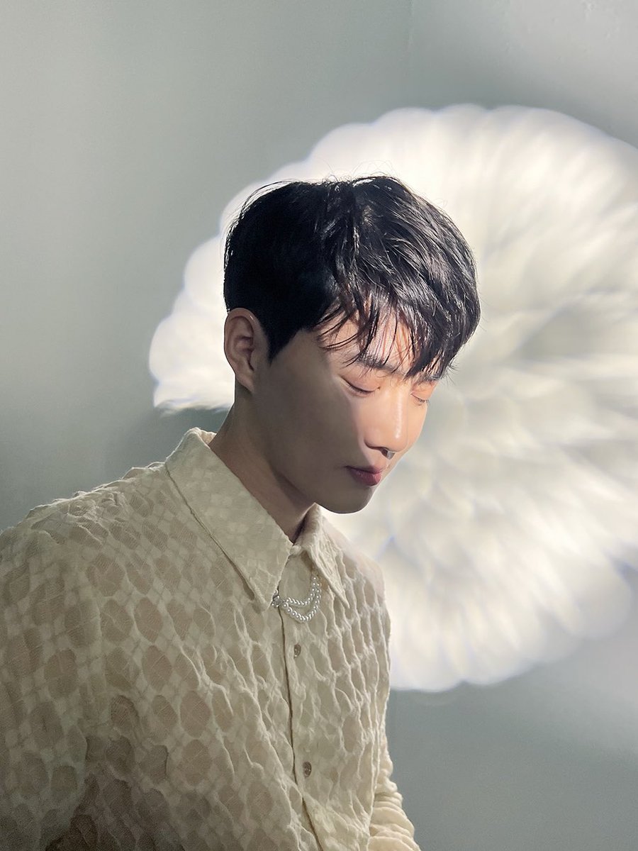 D0Khyungs0's tweet photo. Como se recupera uno después de escuchar tal obra maestra, TODAS las canciones son tan hermosas. Gracias junmyeon por siempre darnos lo que tú eres, ARTE PUROOO
#SUHO_GreySuit #SUHO_Hurdle
#SUHO #suho_colorful #SUHO_Time @weareoneEXO #EXO https://t.co/ihnwZ1WOkz