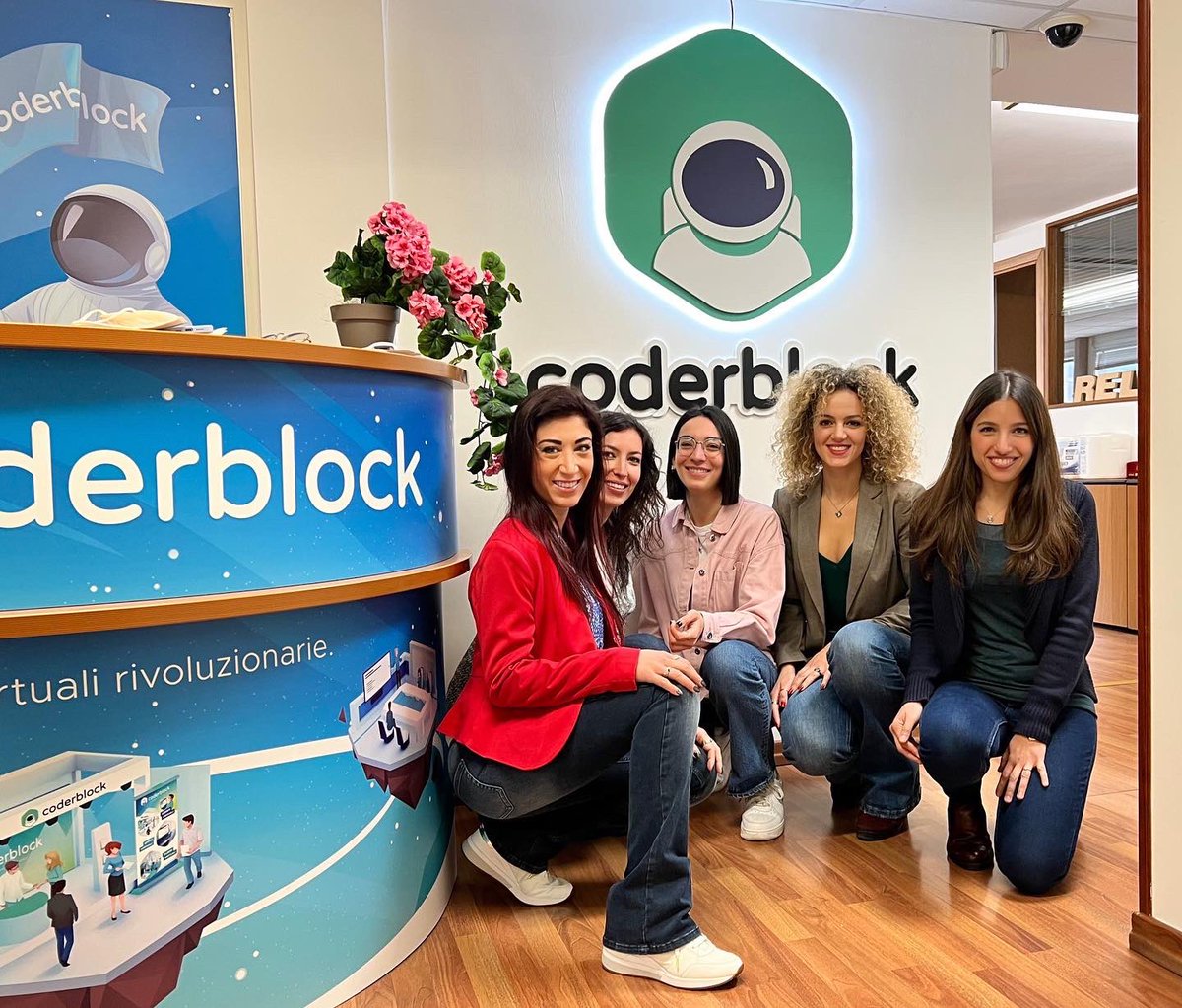 coderblock's tweet photo. Il nostro team continua a crescere: oggi diamo il benvenuto in ufficio a Margherita, la nostra nuova Junior Software Developer nonché prima #DevGirl di #Coderblock! 👩🏻‍🚀

#teamcoderblock https://t.co/YJbhiWLc5Y