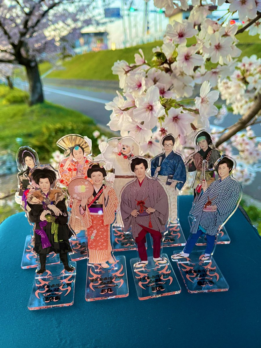 girlymjjunjun's tweet photo. 滝沢歌舞伎ZEROのアクスタで、桜の下の集合写真撮ってきた📸✨
楽しすぎた〜🤣🤣🤣
もっと皆でわちゃわちゃしてお花見やってる感じで撮れば良かったかなー🍡🍶
水曜日に始まるね🥺
千秋楽まで、何事もなく走り切れますように🌸🌸🌸🌸🌸🌸🌸🌸🌸
お祈りっ🙏 https://t.co/UeoYxuAXqU