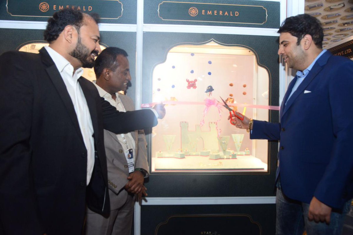 saurabh_gadgil's tweet photo. Launched Three stunning collections for Emerald Jewel Industry at GJS in Mumbai today with my revered colleague Mr. Varghese Alukka, Managing Director, Jos Alukkas Group and Mr. K. Srinivasan, Managing Director Emerald Jewel Industry!
Industry #event #GJS2022 #PNGJewellers https://t.co/UGR2yqCOKL