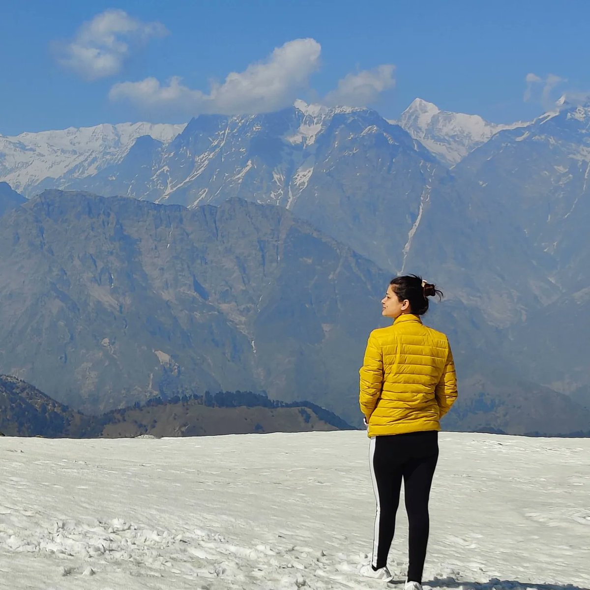 Close to nature closer to mental peace 🧘
💛🌲🌳⛰️⛄❄️🌄☀️✨🌌🐕‍🦺🐑🍗🍻
#uttrakhand #mountains #snowpeaks #peace #munsyari #trekking #NaturePhotography #naturelovers #hills #roadtrip #fun #naturelover #pahadi #kumauni #India #skiing #himalayan #beautiful #beauty #IncredibleIndia