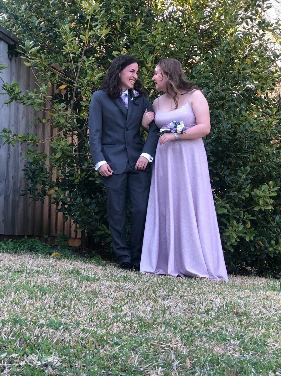 ras__chloe's tweet photo. prom lol https://t.co/As6vNtm4Fh