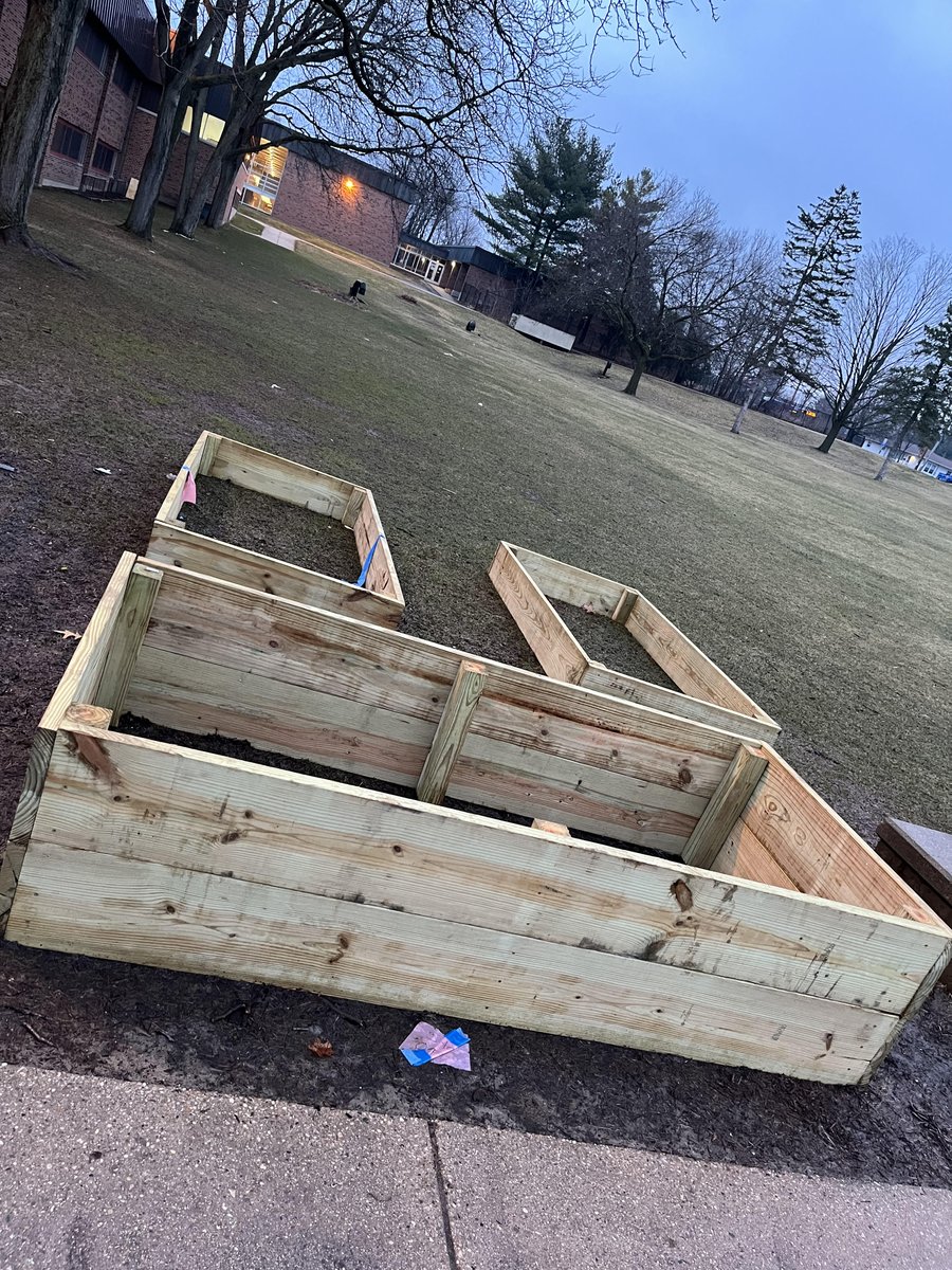 Sennett Middle tweet media