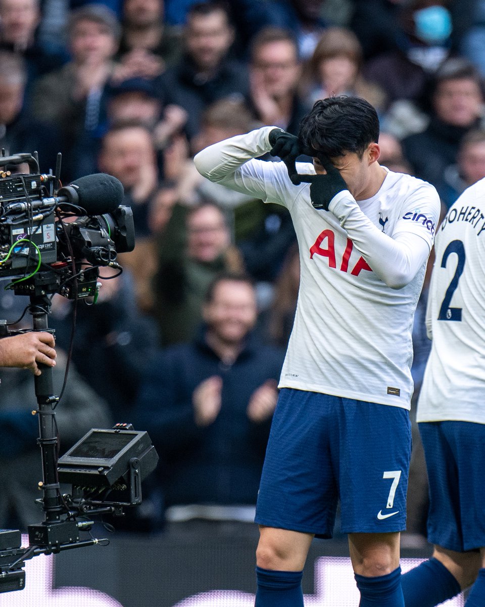 Spurs_India's tweet photo. ചാമ്പിക്കോ....📸

#BheeshmaParvam https://t.co/PbsA6AFU83