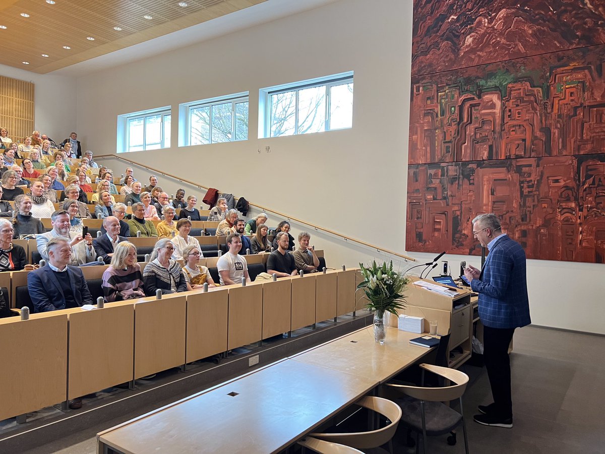 DKFACT's tweet photo. - Min ambition som professor for rehabilitering er, at hjælpe de mennesker som har brug for en hånd. Vi fortjener nemlig alle et godt liv. Ordene kommer fra @TMaribo til sin tiltrædelsesforelæsningen som professor hertil eftermiddag.

#rehabilitering https://t.co/BSI2B5cmbw