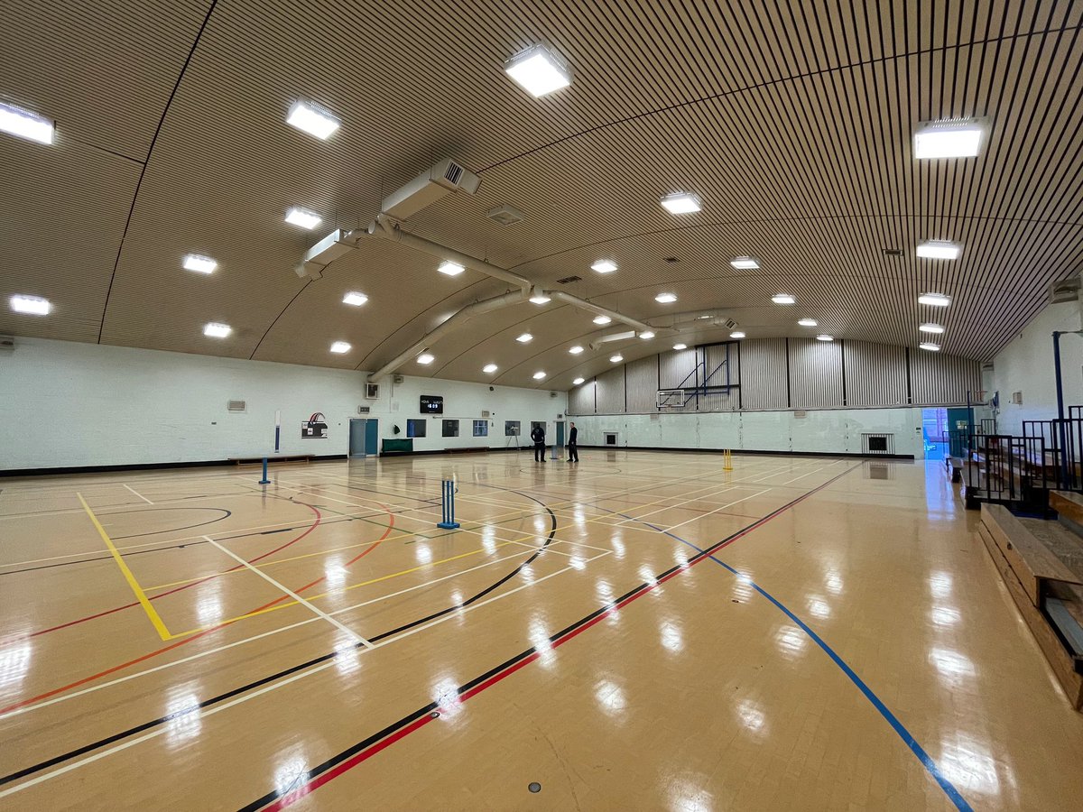 BatterseaSC's tweet photo. Every Mon & Wed we run social #Badminton sessions in our spacious sports hall! 🏸
The cost per session is £5.50; please find the dates/times below:
▪️Monday 8pm - 9:30pm
▪️Wednesday 6:30pm - 8pm
Give the team a call on 020 3959 0053 to get booked!
#batterseasc
#battersea https://t.co/TBW6kJm5OF