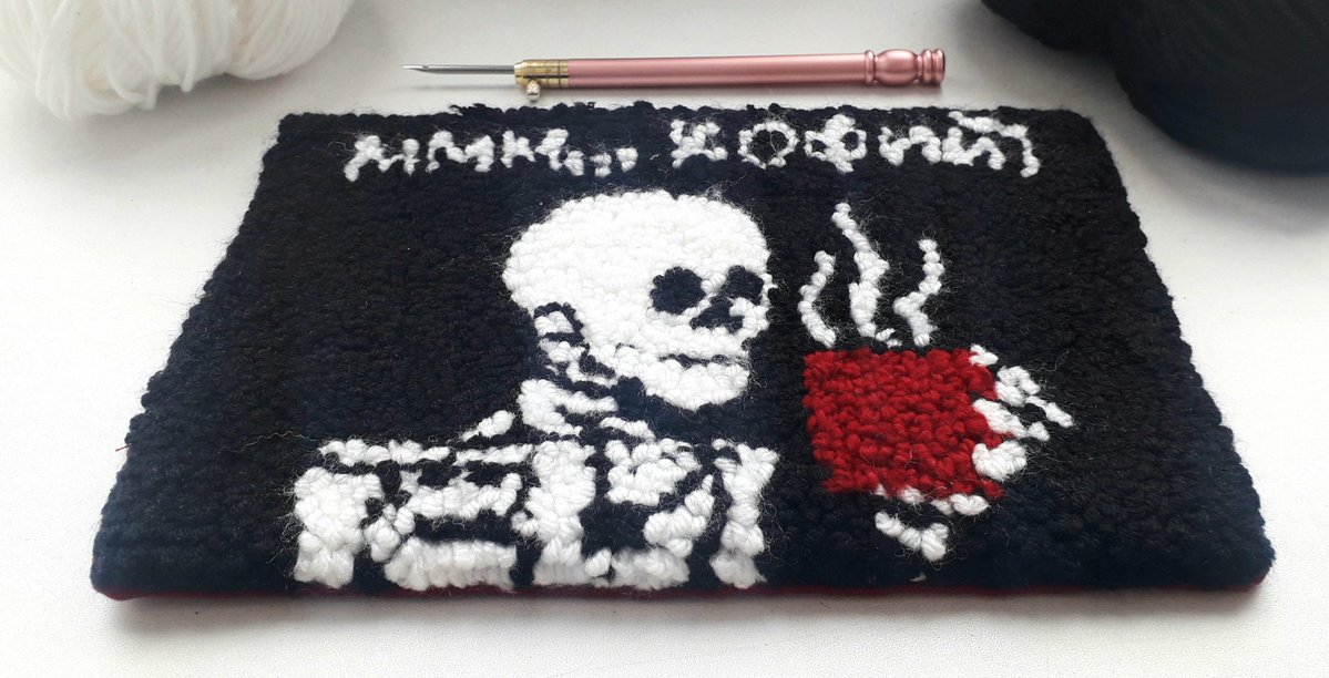 DarAstar21's tweet photo. Decided to do tufting and made a rug for a friend 
( ╹▽╹ )

#punchneedl #tufting #needlepunch #crafts #needlepunching #art #handmade #ArtistOnTwitter #Coffee #skeleton #rug #rugtufting https://t.co/EtHthJOmuB