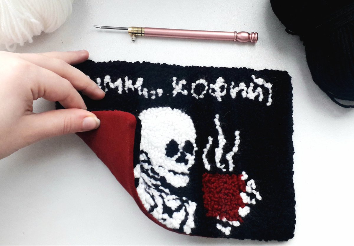 DarAstar21's tweet photo. Decided to do tufting and made a rug for a friend 
( ╹▽╹ )

#punchneedl #tufting #needlepunch #crafts #needlepunching #art #handmade #ArtistOnTwitter #Coffee #skeleton #rug #rugtufting https://t.co/EtHthJOmuB