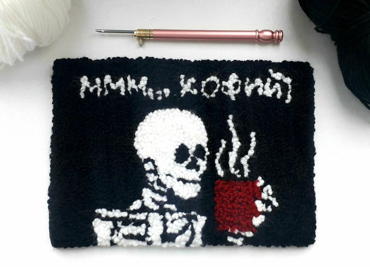 DarAstar21's tweet photo. Decided to do tufting and made a rug for a friend 
( ╹▽╹ )

#punchneedl #tufting #needlepunch #crafts #needlepunching #art #handmade #ArtistOnTwitter #Coffee #skeleton #rug #rugtufting https://t.co/EtHthJOmuB