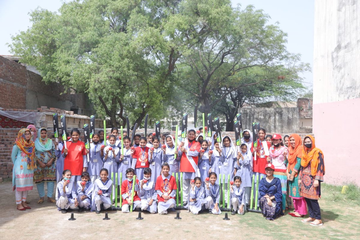 💥A N N O U N C E M E N T💥 We have made a huge kit drop at Roshan Sitara School in Pakistan! Allowing so many women and girls to pick up a bat and a ball and to play the game we all love. The power in the game to change lives and communities is HUGE. 1/2