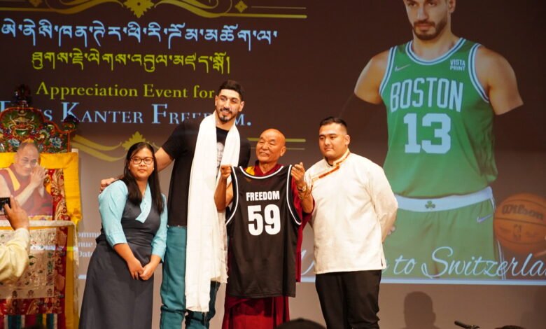 Uluslararası Cesaret Ödülü’nü almak için İsviçre’ye gelen Enes Kanter’e sevgi seli hizmetten.com/?p=24946