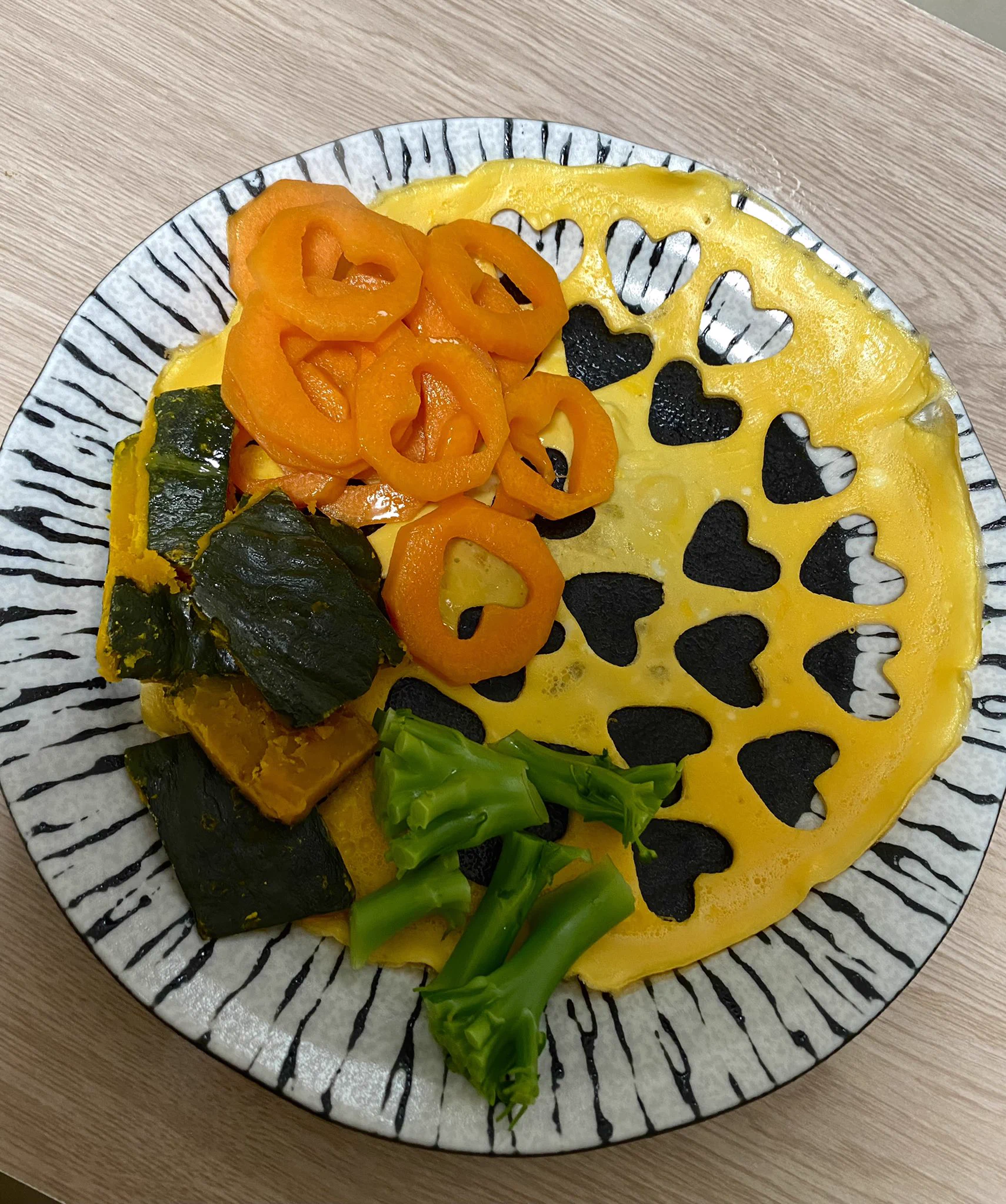 愛犬のために作ったケーキ！飼い主さんの夕飯は残りものになってしまう…