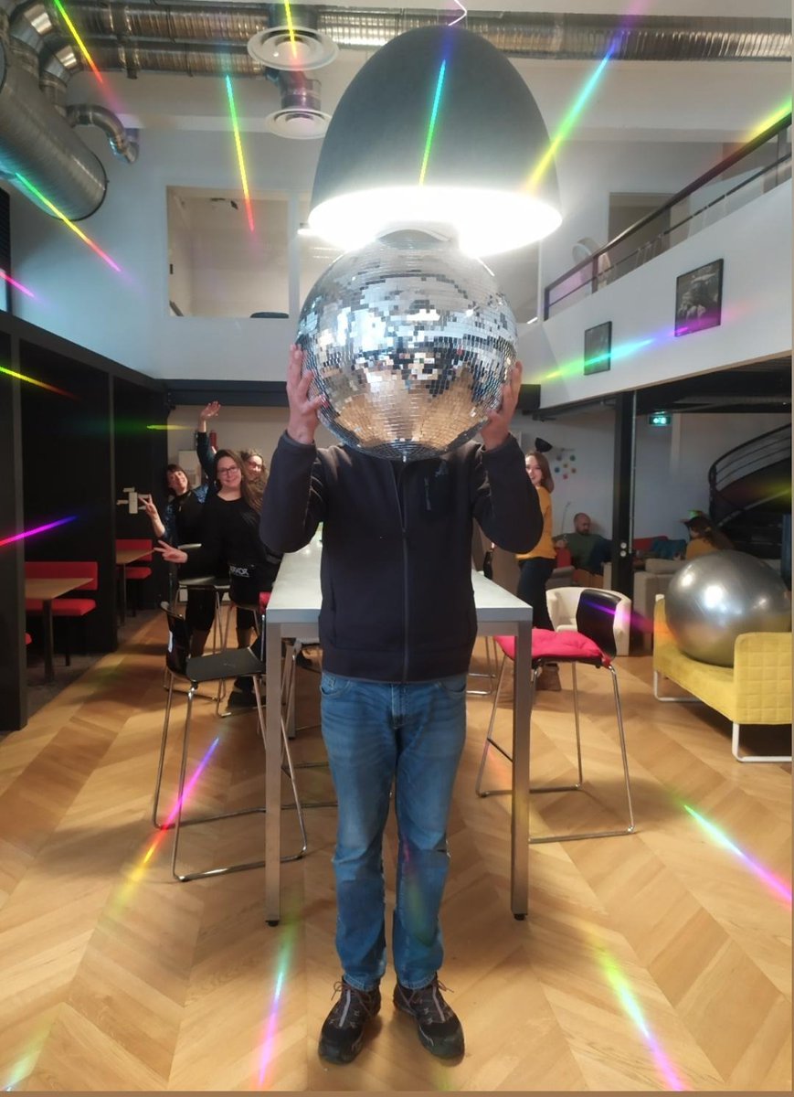 Coworkingre's tweet photo. P*tain 9 ans ! #joyeuxanniversaire

- https://t.co/wBS193DjsV https://t.co/De2McdhcQe
