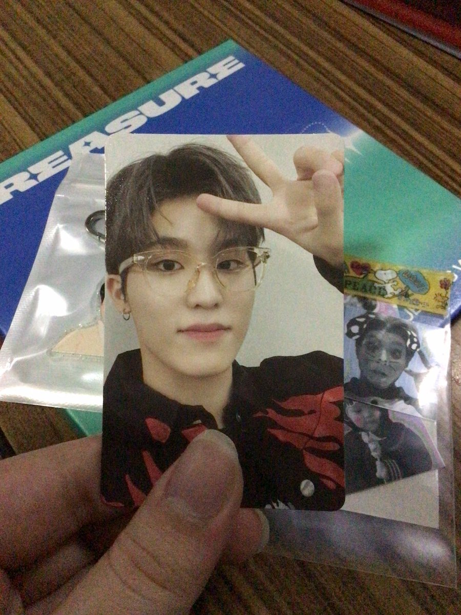 whateverwelove's tweet photo. ได้รับแล้วค่าบ แม่ค้าร้านนี้คือน่ารักกกก ของแถมคือดีมาก ตอนแรกเกือบจะไม่ได้น้องแว่นซะเเล้ว แต่แม่ค้าทักมาหาอีกครั้งว่ามี 🥺💙 เลิฟสุดๆค่า #hellowooreview https://t.co/PlhaS7OjOO