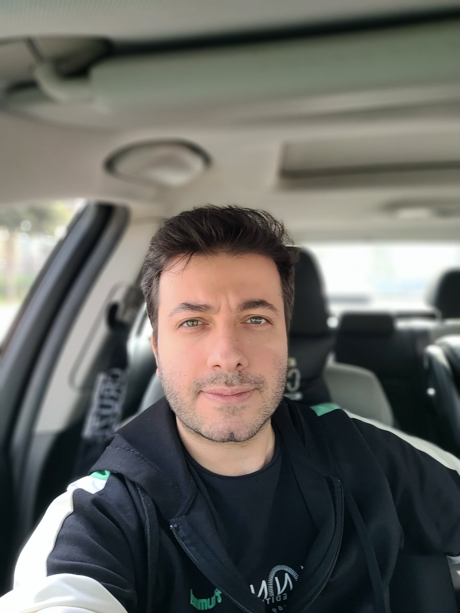 Kaçak geçiş görüntülerini yayınladığımdan ötürü, Jandarma Genel Komutanlığı suç duyurusunda bulunmuştu. Karakolun önünden yazıyorum. İfademizi verdim suçlamalar ağır, ayıp ettiler. 
Bu hassasiyeti, kaçaklar ve kışlalara lüks araçlarla girenleri engelleme konusunda görmek isteriz.