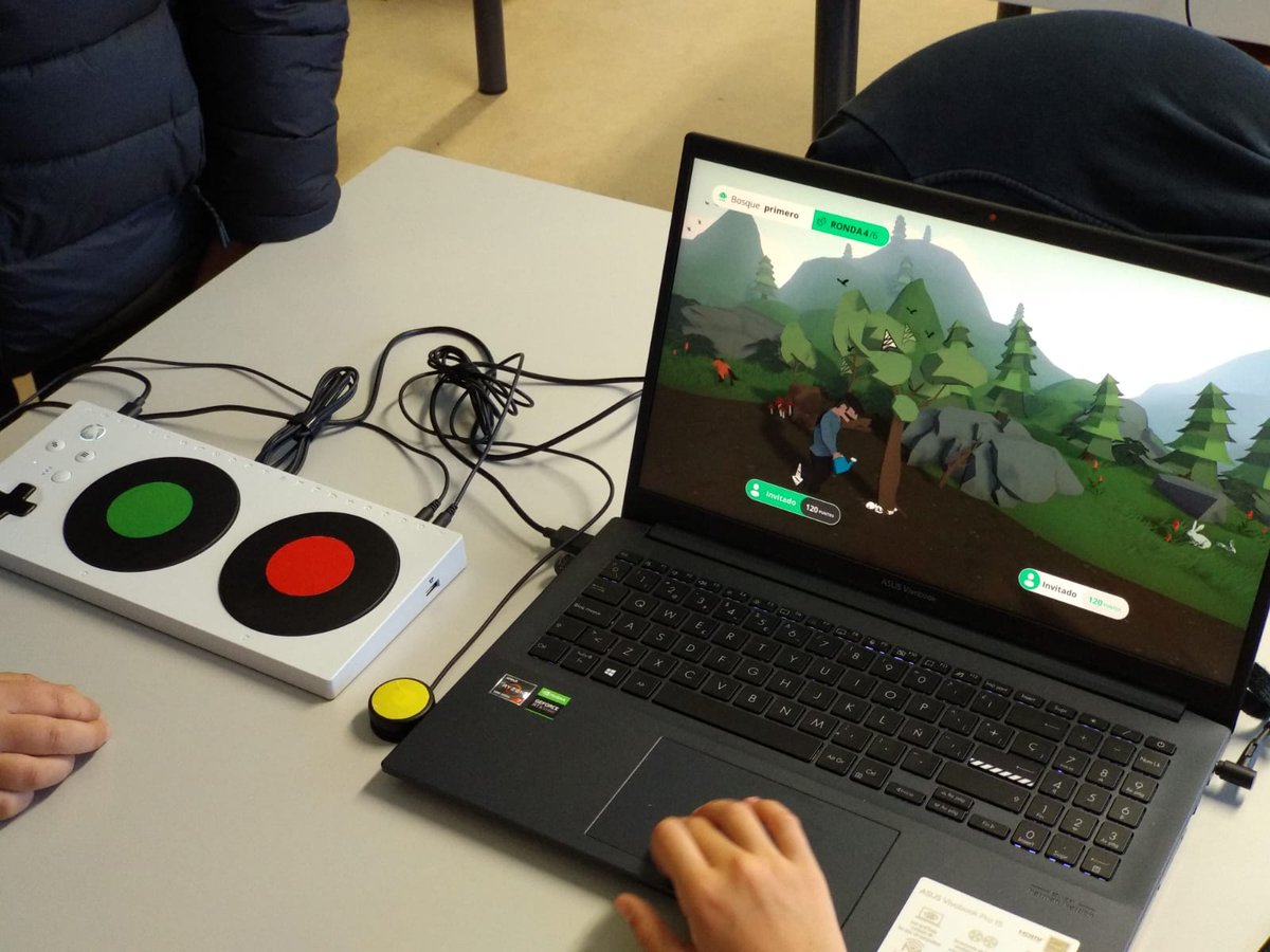 MuseoVideoxogo's tweet photo. Fin de semana completo! En #Cee con @luz_castro falando sobre videoxogos con trasfondo cultural, con dinámicas co título galego #AVOO, #Alba de @ustwogames, #Gris de @nomadastudiobcn e máis, e a outra en #Cangas, no #Museo do Videoxogo 😉
#cultura #videoxogos @ConcelloCangas https://t.co/EksEkgsdh4