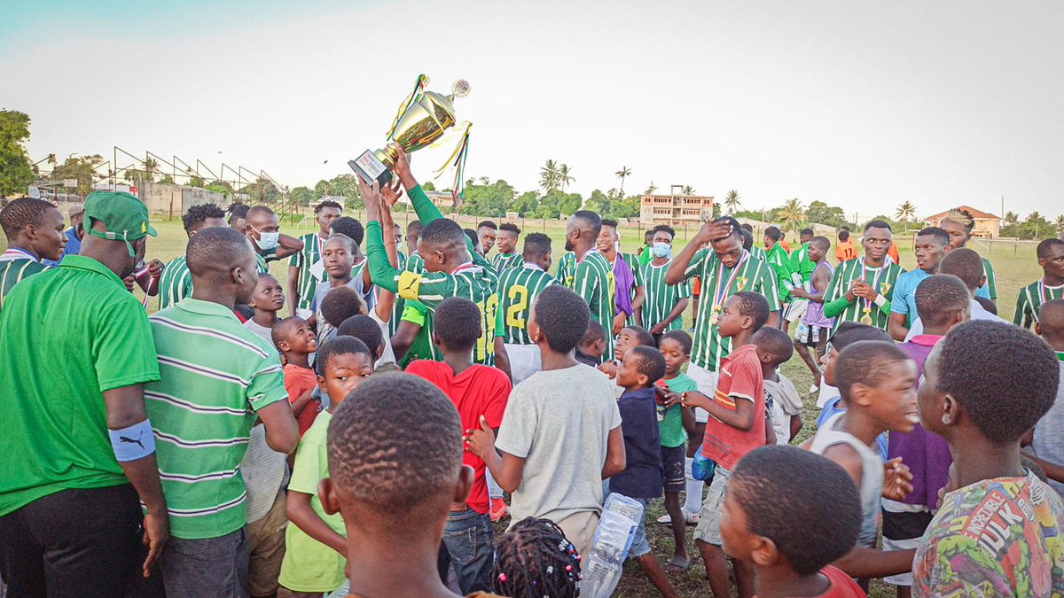 El Ferroviario da Beira venció 3-0 al Estrela vermelha da Beira, y se consagró campeón del Campeonato Provincia. 🏆🎉

#VamosFerroBeira 💚🤍