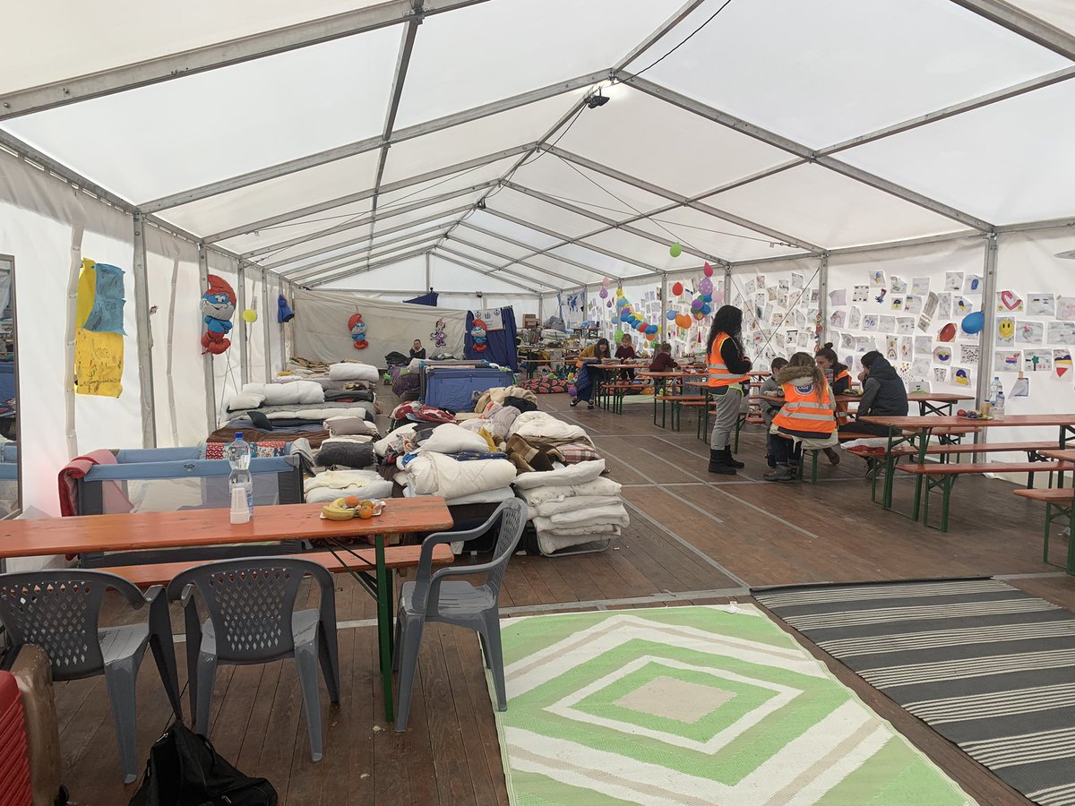 LauraBukavinaMD's tweet photo. .@SauveteursSSF needs doctors and nurses to help at the border. I am happy to answer any questions and put you in touch . No Ukrainian Russian or polish required ! Just You ! So many have done it before join this amazing crew https://t.co/m1URHQ3QBx
