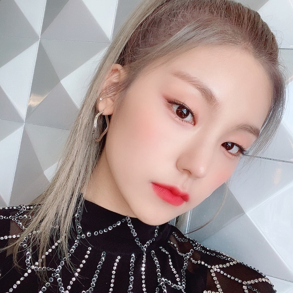 hourly yeji tweet media