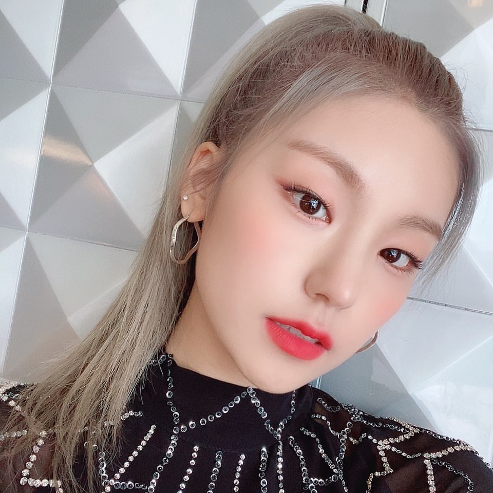 hourly yeji tweet media