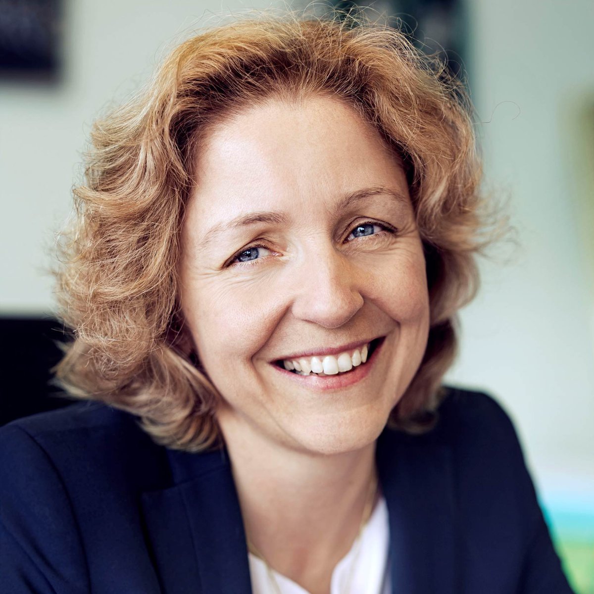 reconstitutEU's tweet photo. "The rule of law lives through the people who make it a reality", says our new patron Angelika Nußberger @AcademyCologne ⚖️ Looking forward to our exciting collaboration! 👉🏼https://t.co/aNEB514t7q @ahnussberger @transregionalis @DemocracyR @MercatorDE https://t.co/Ml05kcerK0