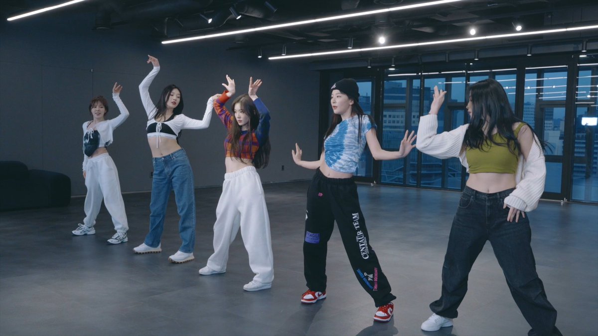 Standing in between the black-colored walls, we're exuding confidence and pride as we shooted for our dance practice video. Find out what goes on behind the scene by watching the clip here!

ㅤ| youtu.be/uK0EVwDpAWU
ㅤ