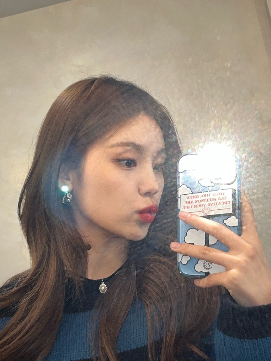 yjbubble's tweet photo. [220404] 10:00PM KST https://t.co/nH6WB9aaOY
