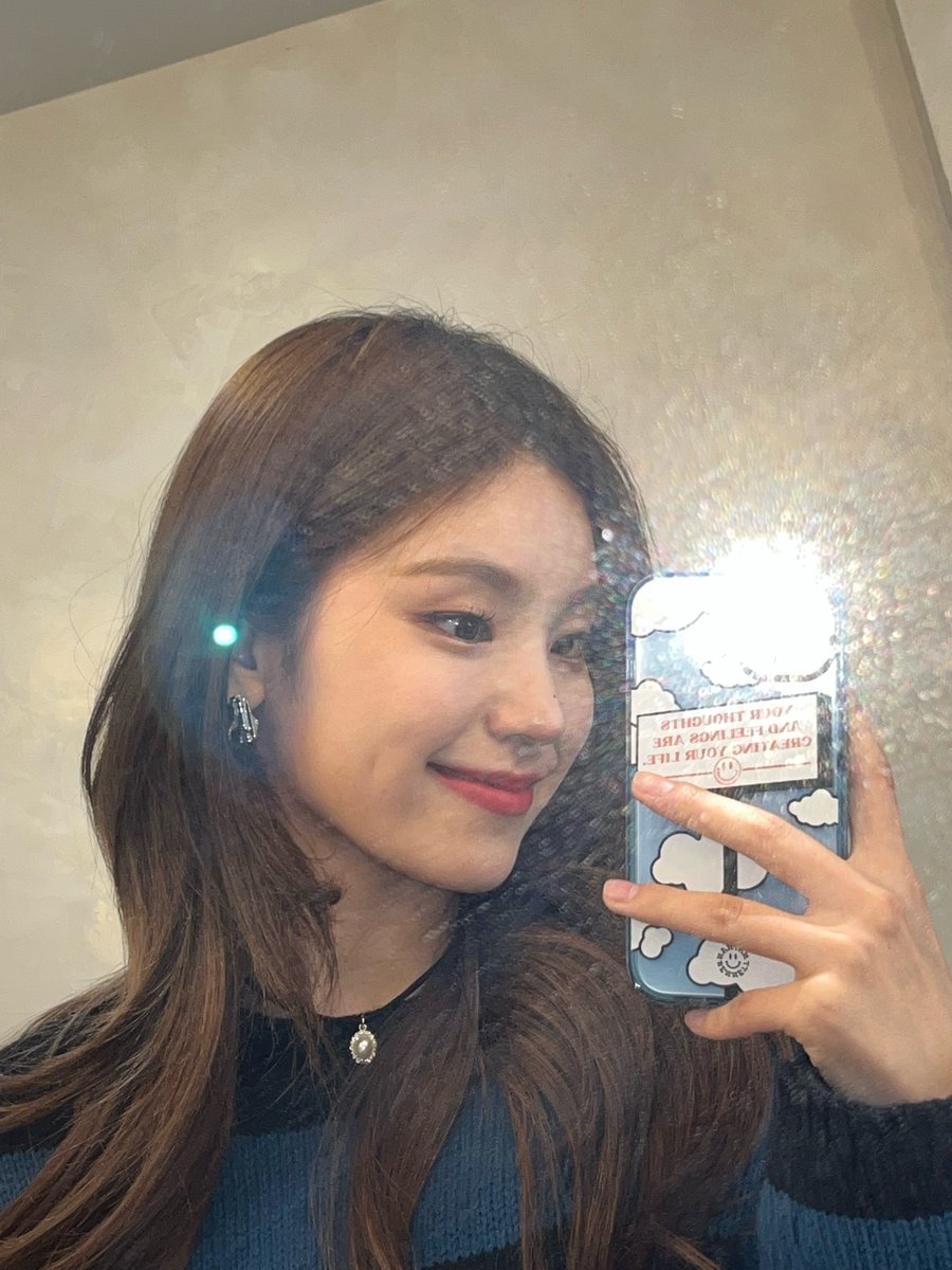 yjbubble's tweet photo. [220404] 10:00PM KST https://t.co/nH6WB9aaOY