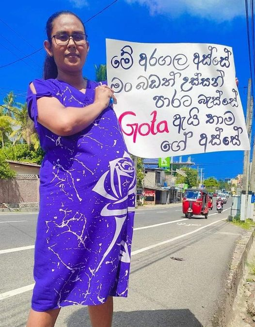 nalluruwa's tweet photo. Sri Lanka's pregnant protest!... Mother's concern for her unborn child. #SriLanka #lka #failedstateofindianocean #shitleadership #gascrisis #fuelcrisissl #milkpowdercricis #dollarcrisis #slpp #viyathmaga #nandasenaGR #percyMR #APCFail
#GotaGoHome #ASHANTI #SriLankan https://t.co/TdcltfxOok